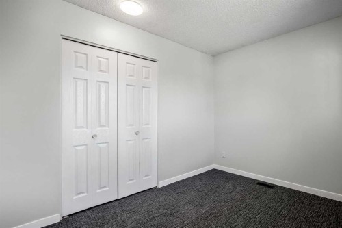 29 Woodglen Crescent Sw, Calgary, AB - Indoor Photo Showing Other Room