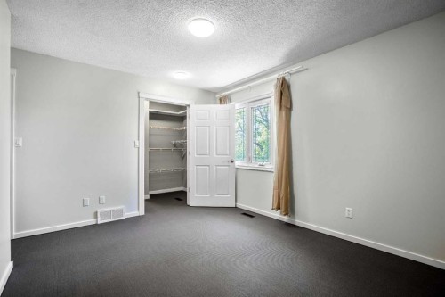 29 Woodglen Crescent Sw, Calgary, AB - Indoor Photo Showing Other Room