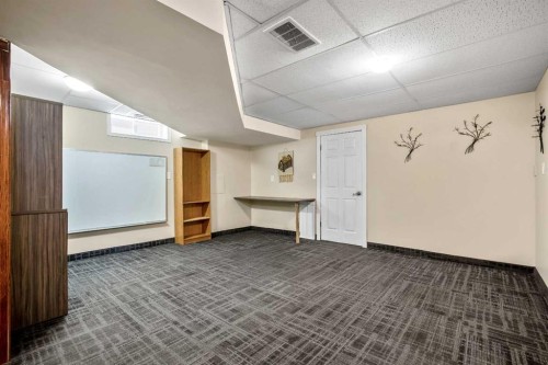 29 Woodglen Crescent Sw, Calgary, AB - Indoor Photo Showing Other Room
