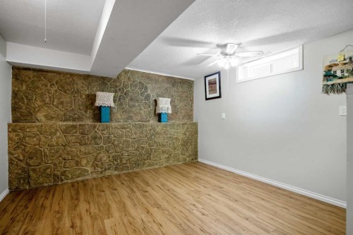 29 Woodglen Crescent Sw, Calgary, AB - Indoor Photo Showing Other Room