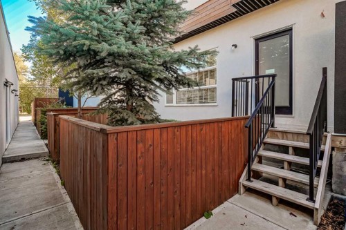 2-136 22 Avenue Ne, Calgary, AB - Outdoor With Exterior