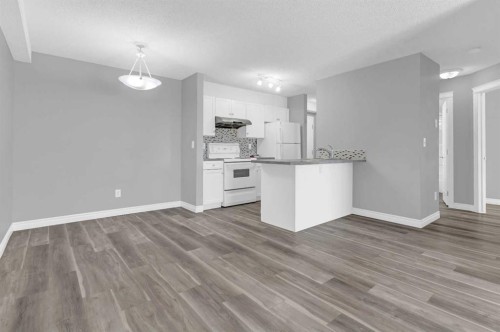 103-5555 Falsbridge Drive Ne, Calgary, AB - Indoor Photo Showing Kitchen