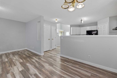 14 Tarington Park Ne, Calgary, AB - Indoor Photo Showing Other Room