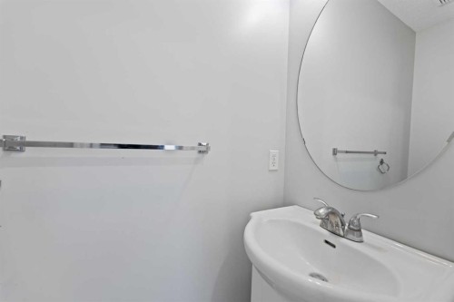 14 Tarington Park Ne, Calgary, AB - Indoor Photo Showing Bathroom