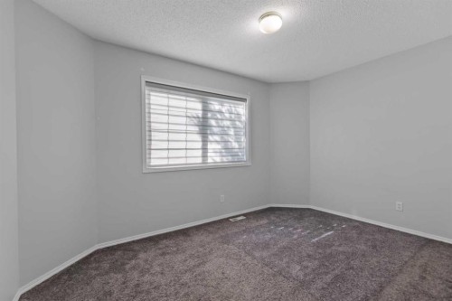 14 Tarington Park Ne, Calgary, AB - Indoor Photo Showing Other Room