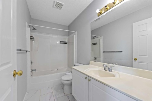14 Tarington Park Ne, Calgary, AB - Indoor Photo Showing Bathroom