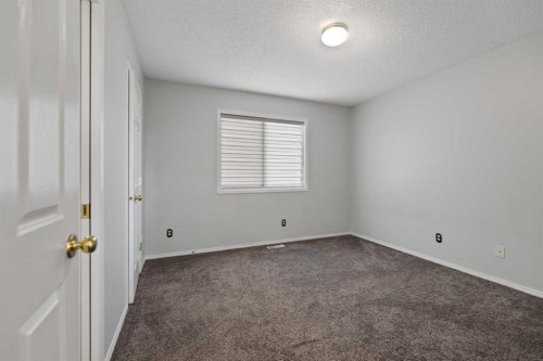 14 Tarington Park Ne, Calgary, AB - Indoor Photo Showing Other Room