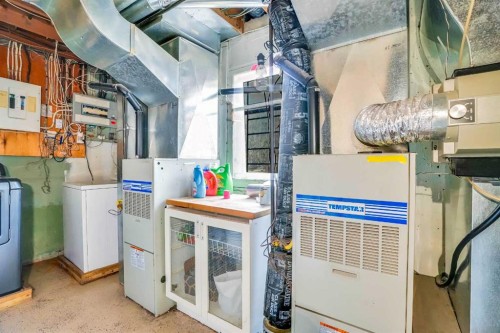 185 Cornwallis Drive Nw, Calgary, AB - Indoor Photo Showing Other Room