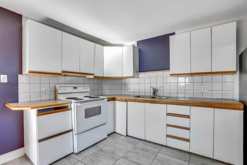 185 Cornwallis Drive Nw, Calgary, AB - Indoor Photo Showing Kitchen With Double Sink