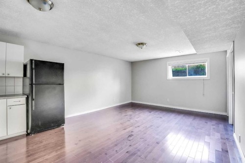 185 Cornwallis Drive Nw, Calgary, AB - Indoor