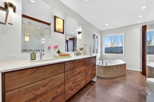 1659 St Andrews Place Nw, Calgary, AB - Indoor Photo Showing Bathroom