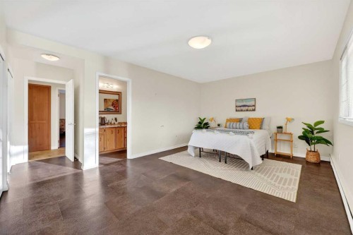 1659 St Andrews Place Nw, Calgary, AB - Indoor Photo Showing Bedroom
