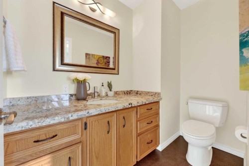 1659 St Andrews Place Nw, Calgary, AB - Indoor Photo Showing Bathroom