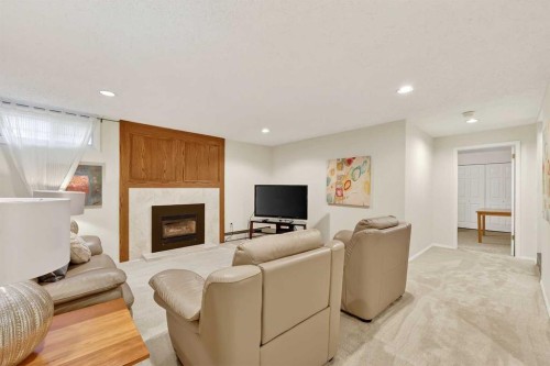 1659 St Andrews Place Nw, Calgary, AB - Indoor With Fireplace