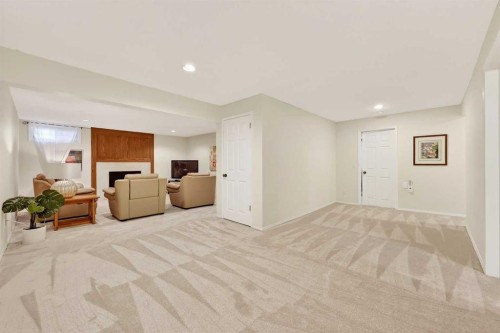 1659 St Andrews Place Nw, Calgary, AB - Indoor Photo Showing Other Room