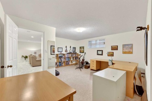 1659 St Andrews Place Nw, Calgary, AB - Indoor Photo Showing Other Room
