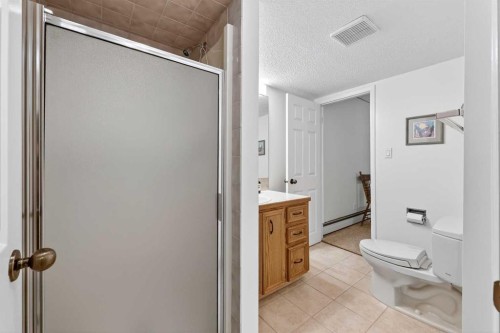 1659 St Andrews Place Nw, Calgary, AB - Indoor Photo Showing Bathroom