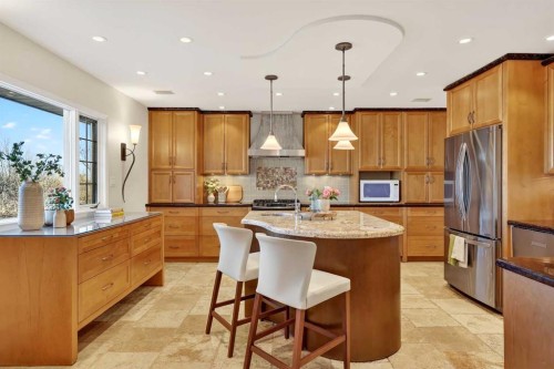 1659 St Andrews Place Nw, Calgary, AB - Indoor Photo Showing Kitchen With Upgraded Kitchen