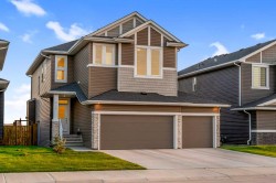 628 West Lakeview Drive  Chestermere, AB T1X 1Z7