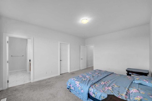 628 West Lakeview Drive, Chestermere, AB - Indoor Photo Showing Bedroom