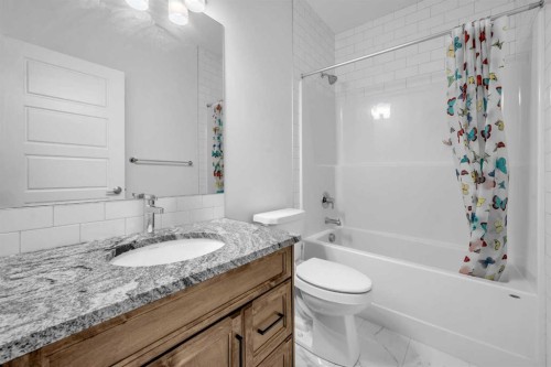 628 West Lakeview Drive, Chestermere, AB - Indoor Photo Showing Bathroom