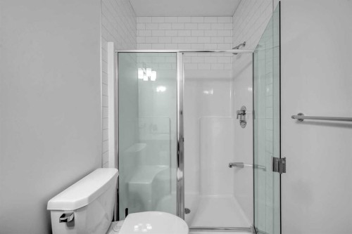 628 West Lakeview Drive, Chestermere, AB - Indoor Photo Showing Bathroom