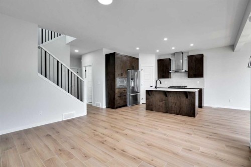 8 Corner Glen Row Ne, Calgary, AB - Indoor Photo Showing Kitchen