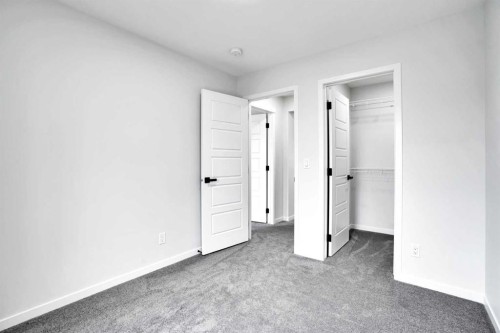 8 Corner Glen Row Ne, Calgary, AB - Indoor Photo Showing Other Room