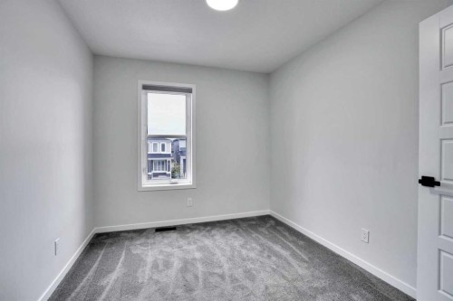 8 Corner Glen Row Ne, Calgary, AB - Indoor Photo Showing Other Room