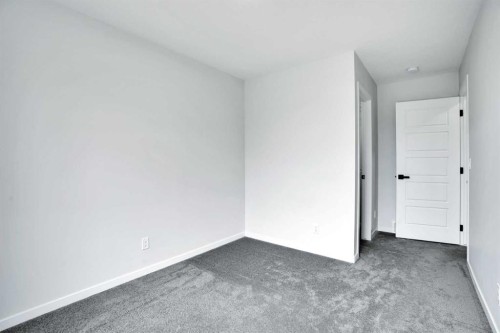 8 Corner Glen Row Ne, Calgary, AB - Indoor Photo Showing Other Room