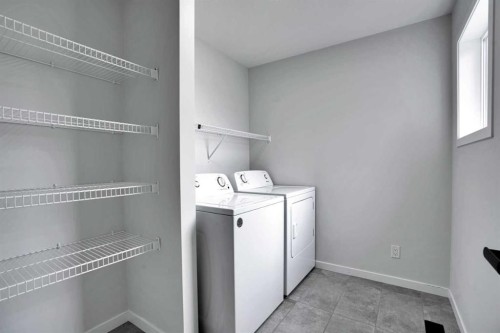 8 Corner Glen Row Ne, Calgary, AB - Indoor Photo Showing Other Room