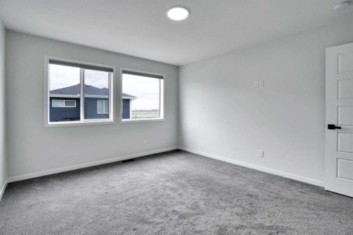 8 Corner Glen Row Ne, Calgary, AB - Indoor Photo Showing Other Room