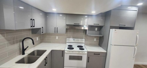 8 Corner Glen Row Ne, Calgary, AB - Indoor Photo Showing Kitchen With Double Sink