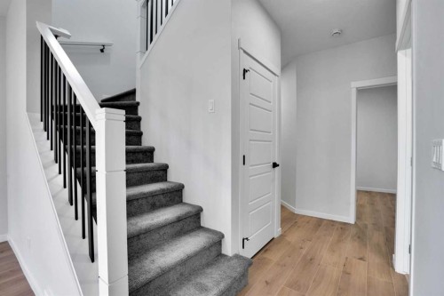 8 Corner Glen Row Ne, Calgary, AB - Indoor Photo Showing Other Room