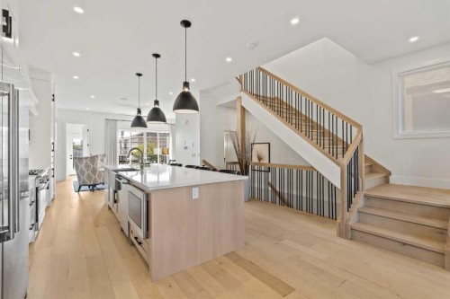 2131 32 Avenue Sw, Calgary, AB - Indoor