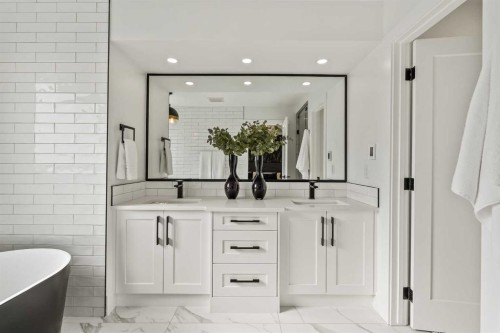 2131 32 Avenue Sw, Calgary, AB - Indoor