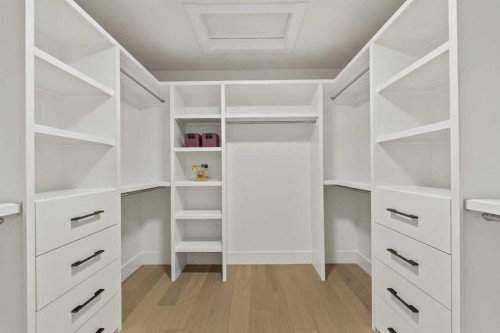 2131 32 Avenue Sw, Calgary, AB - Indoor With Storage