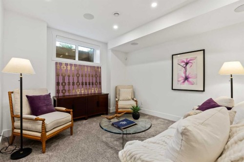 2131 32 Avenue Sw, Calgary, AB - Indoor Photo Showing Living Room
