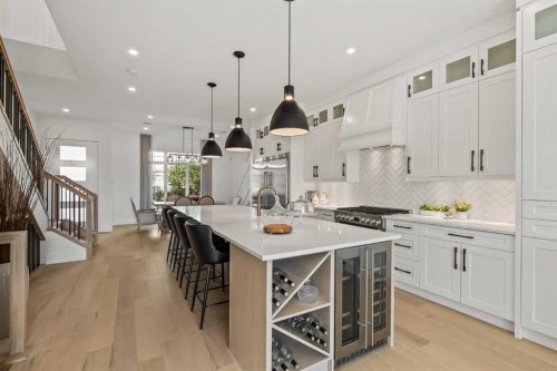 2131 32 Avenue Sw, Calgary, AB - Indoor Photo Showing Kitchen With Upgraded Kitchen