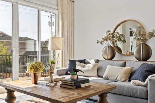 2131 32 Avenue Sw, Calgary, AB - Indoor Photo Showing Living Room