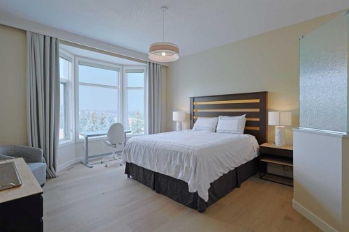 271 Hamptons Terrace Nw, Calgary, AB - Indoor Photo Showing Bedroom