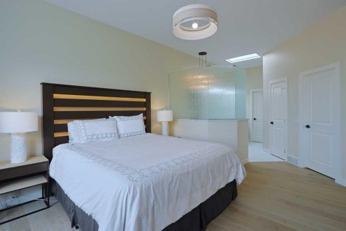 271 Hamptons Terrace Nw, Calgary, AB - Indoor Photo Showing Bedroom