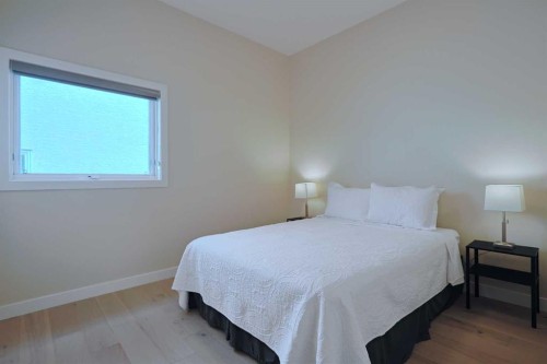 271 Hamptons Terrace Nw, Calgary, AB - Indoor Photo Showing Bedroom
