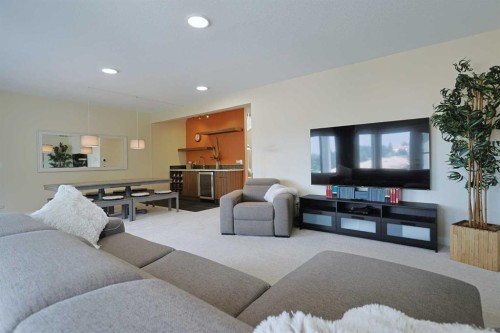 271 Hamptons Terrace Nw, Calgary, AB - Indoor Photo Showing Living Room