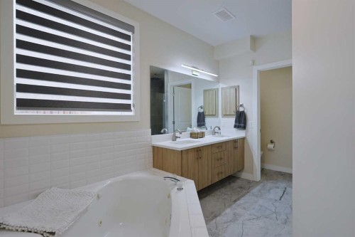 271 Hamptons Terrace Nw, Calgary, AB - Indoor Photo Showing Bathroom