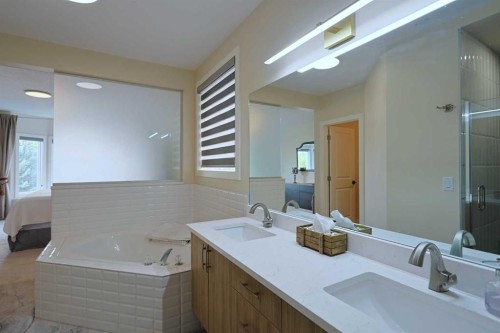 271 Hamptons Terrace Nw, Calgary, AB - Indoor Photo Showing Bathroom