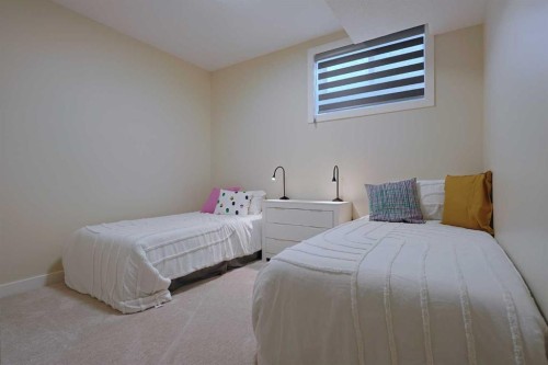 271 Hamptons Terrace Nw, Calgary, AB - Indoor Photo Showing Bedroom