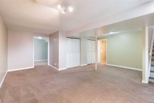 39 Bearberry Crescent Nw, Calgary, AB - Indoor