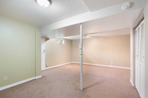 39 Bearberry Crescent Nw, Calgary, AB - Indoor Photo Showing Other Room