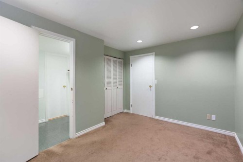 39 Bearberry Crescent Nw, Calgary, AB - Indoor Photo Showing Other Room